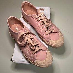 Superga 2630 Sz 9 sneakers. Leather upper. Lightly worn.